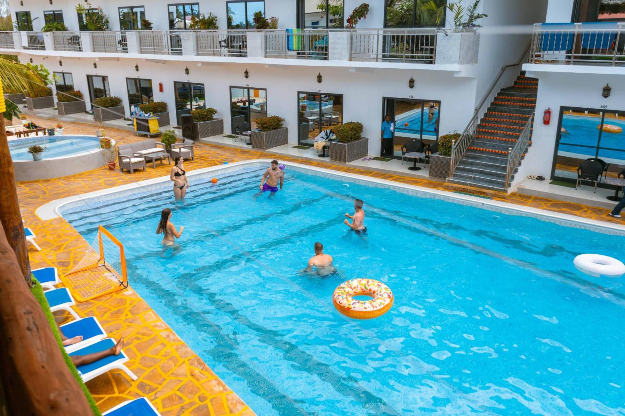Hotel Canary &