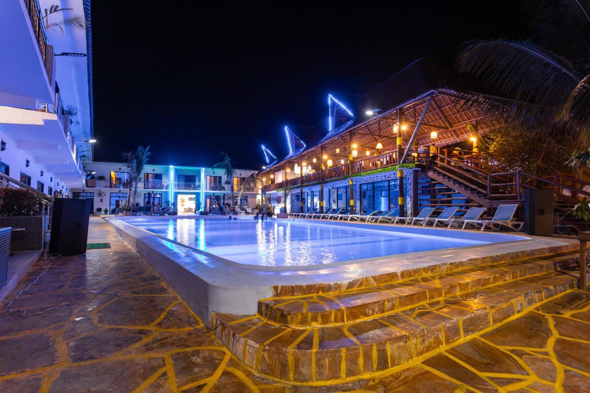 Hotel Canary &