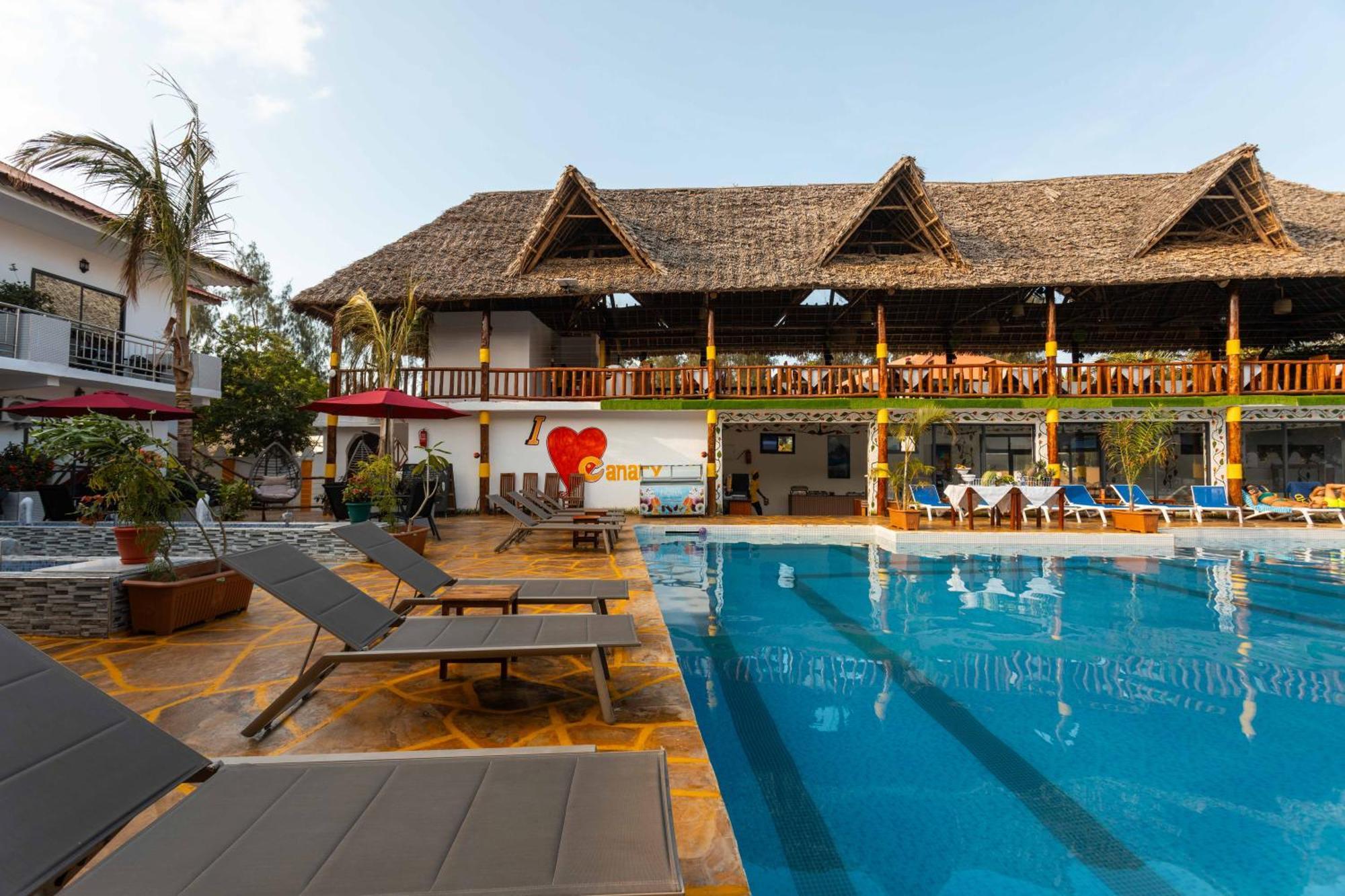 Canary & Hotel 4*